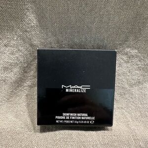 MAC Mineralize Skinfinish in Medium Golden